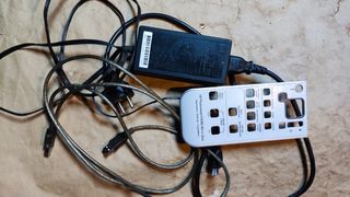 HP C4180: Cable y Cargador