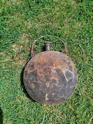 Cantimplora antigua militar