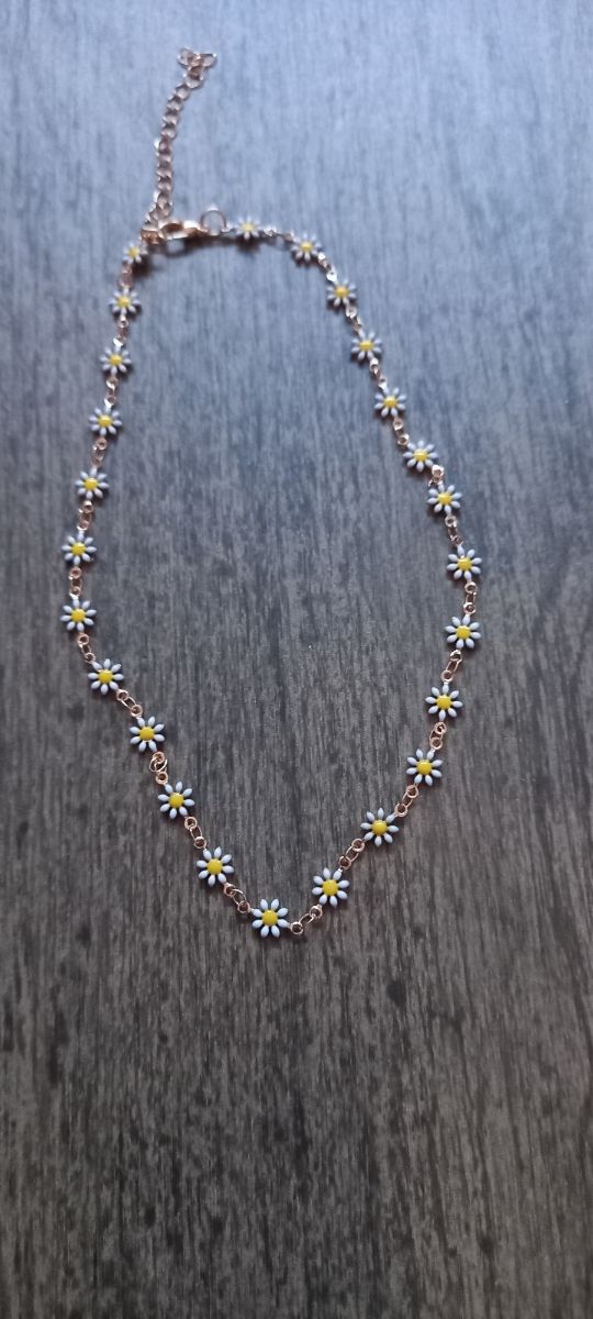 Collar margaritas dorado