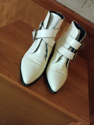 Botín campero piel color hueso