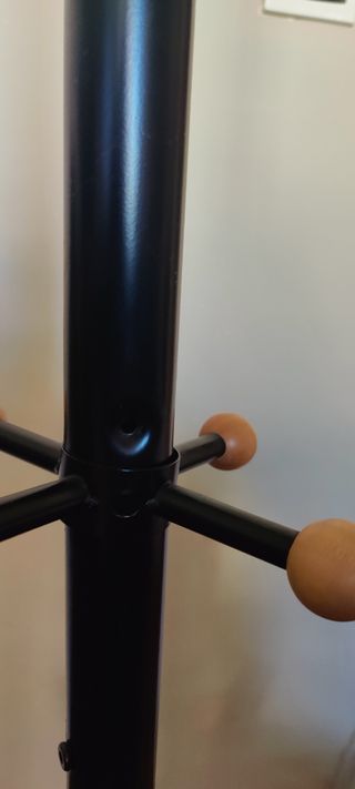 Perchero negro con madera - 11 ganchos