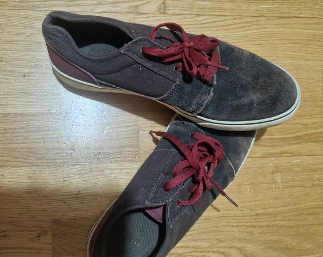 Zapatillas DC marrón usadas