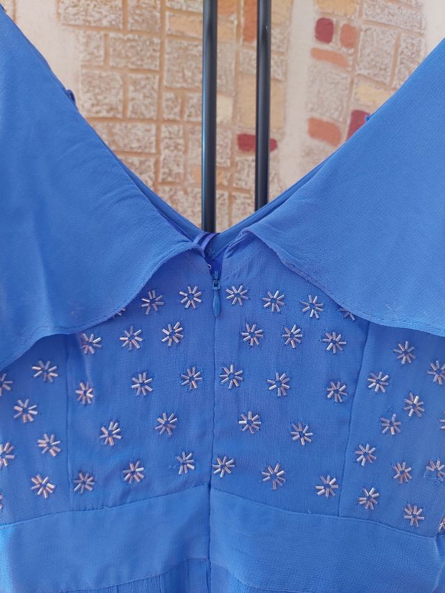 Vestido largo azul con abalorios