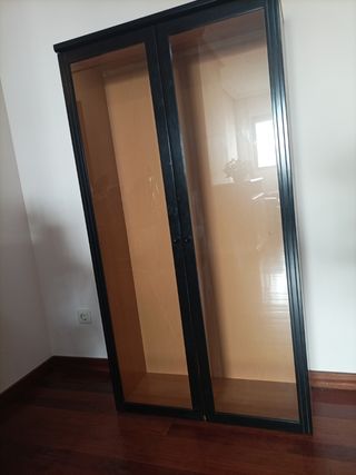 Vitrina negra - Mueble madera con cristal