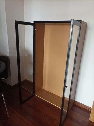 Vitrina negra - Mueble madera con cristal