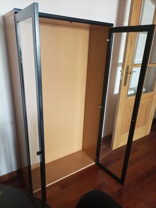 Vitrina negra - Mueble madera con cristal