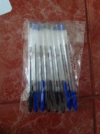 8 Bolígrafos nuevos