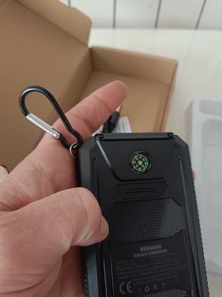 Cargador Solar 8000mAh con brújula y linterna
