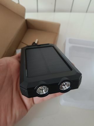 Cargador Solar 8000mAh con brújula y linterna