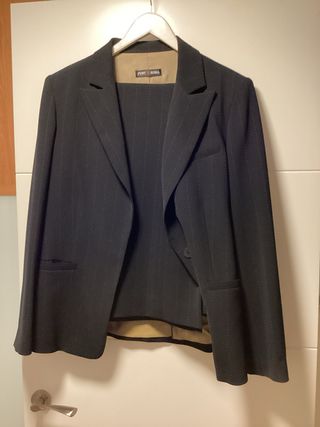 Traje chaqueta Punto Roma negro, con boton oculto