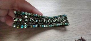 Pulseras plateadas y de fiesta