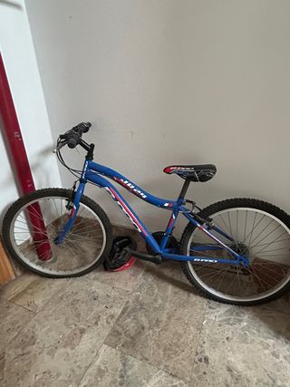 Bicicleta MTB Jbike azul-roja