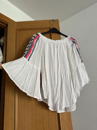 Blusa blanca-bordados hombros caídos
