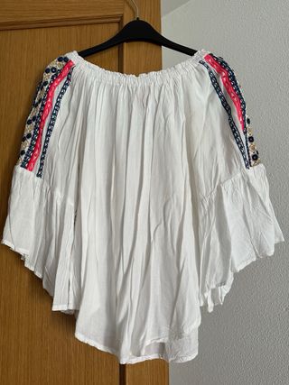 Blusa blanca-bordados hombros caídos