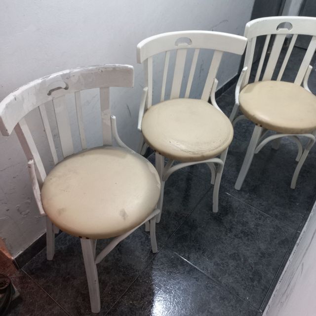 3 Sillas antiguas de madera