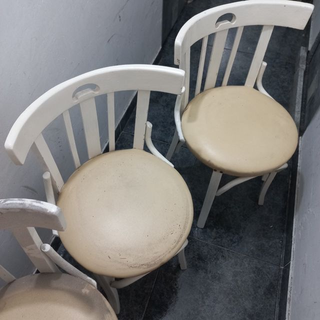 3 Sillas antiguas de madera