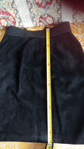 Falda negra ante y cuero