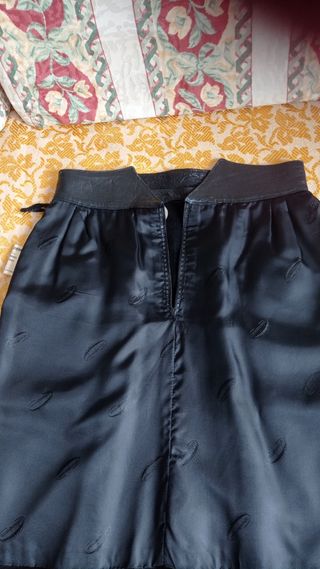 Falda negra ante y cuero