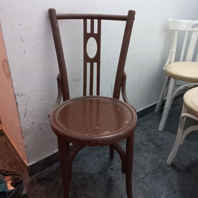 Silla madera antigua marrón