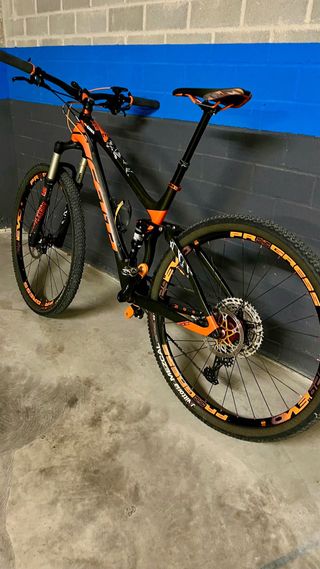 Bicicleta carbono doble suspensión
