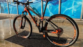 Bicicleta carbono doble suspensión