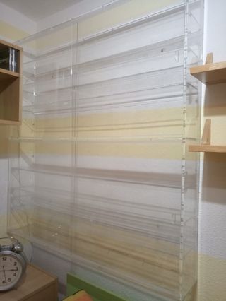 Vitrina metacrilato en perfecto estado 