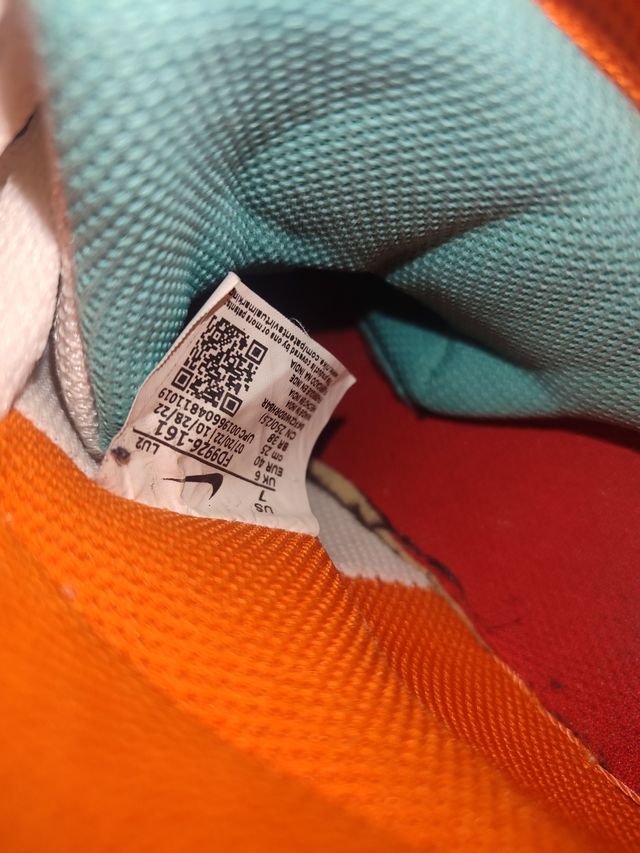 Zapatillas Nike altas blancas y rojas