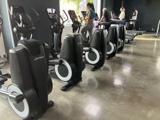 ESPECTACULAR MAQUINAS LIFEFITNESS