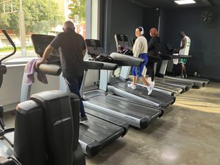 ESPECTACULAR MAQUINAS LIFEFITNESS