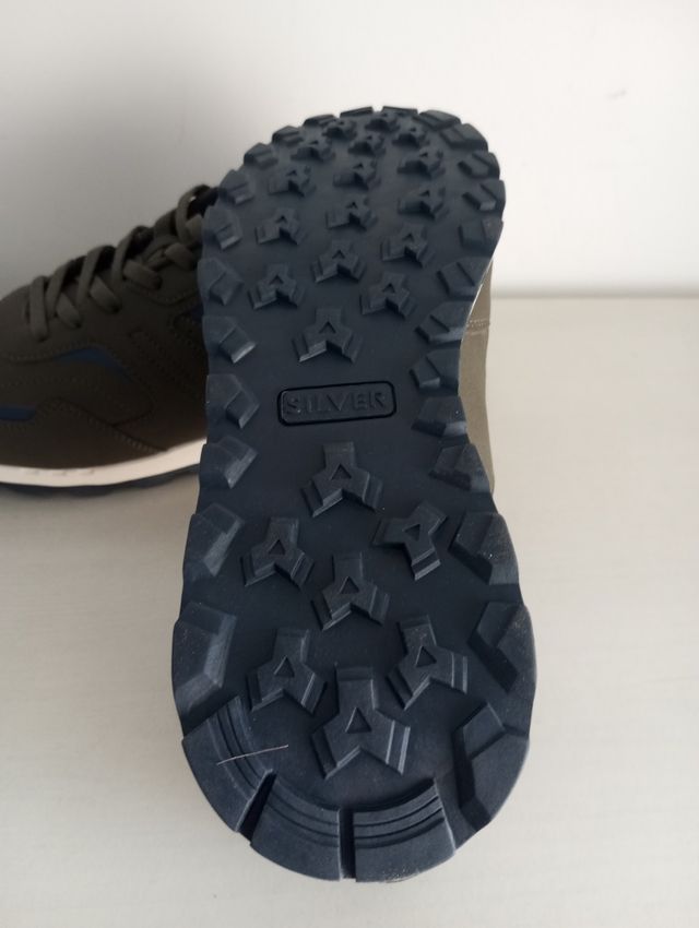 Zapatillas hombre caqui