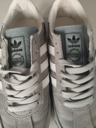 Zapatillas Adidas SL grises