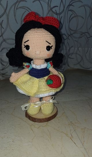 Muñeca amigurumi Blancanieves