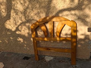 2 camas individuales de madera