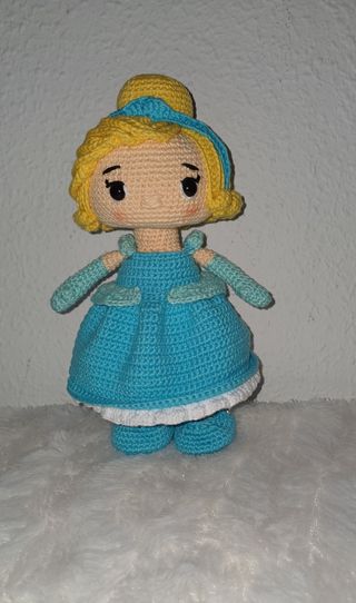 Muñeca Cenicienta amigurumi