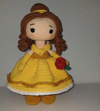 Muñeca amigurumi Bella