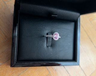 Anillo solitario oro blanco con turmalina y pavé