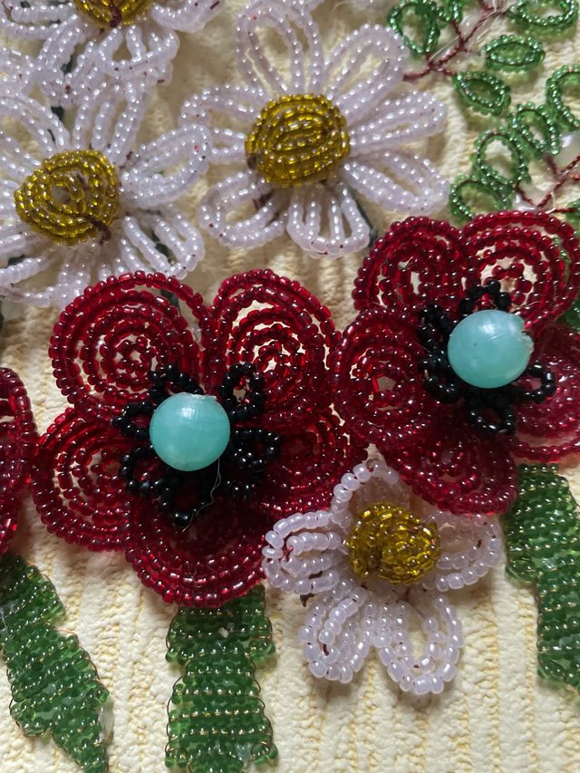 Quadro ricamato con fiori, artigianale