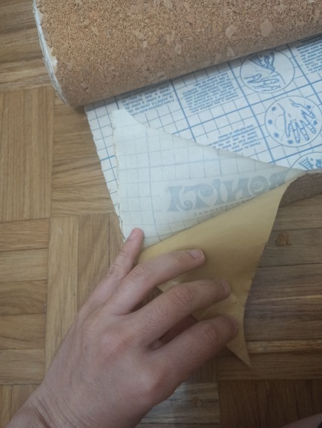 Rotolo di sughero autoadesivo