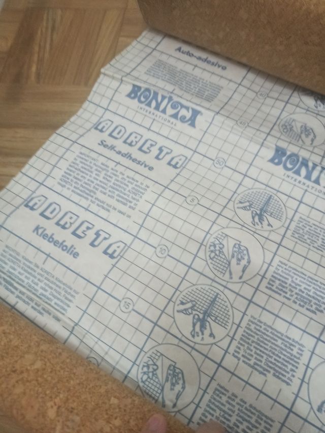 Rotolo di sughero autoadesivo