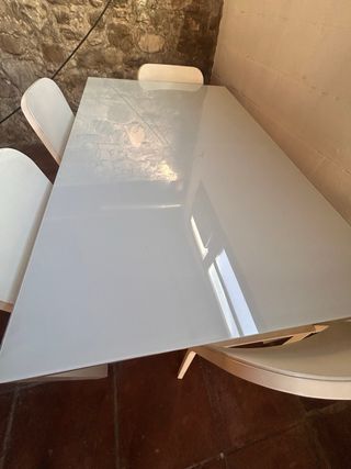 Taula/ Mesa exterior aluminio y cristal y 4 sillas