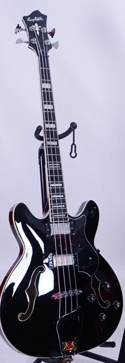 Bajo Hagstrom Viking negro, escala corta