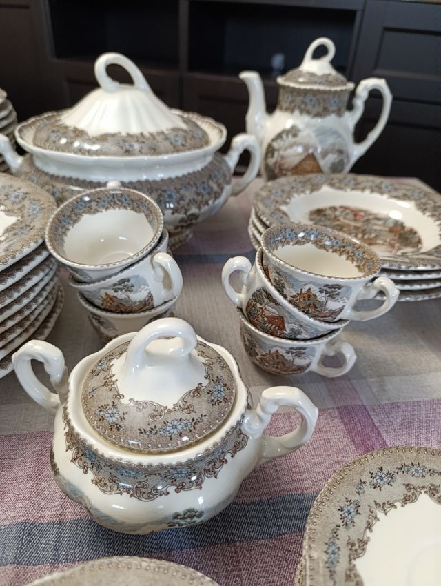 Vajilla porcelana marrón-blanca