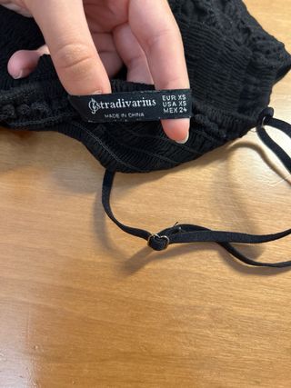 Top negro bordado Stradivarius - Talla XS