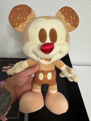 DISNEY COLLECTORS CLUB MICKEY MOUSE LIMITED EDIT 6