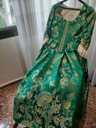 Traje Fallera: Verde y Dorado