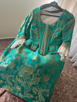 Traje Fallera: Verde y Dorado