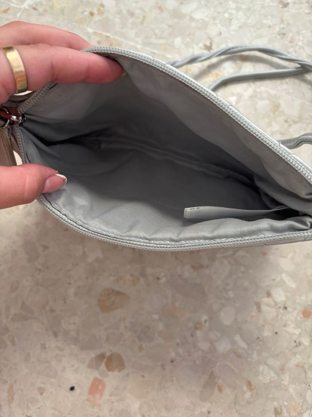 Bolso bandolera Carrefour plateado