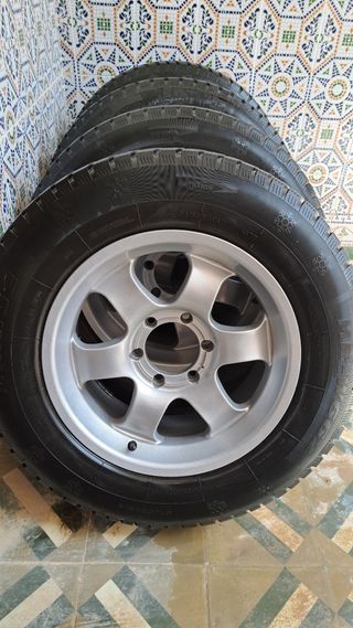 4 Llantas con neutimacos nuevas 265 17 R15