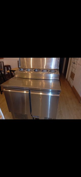 Mesa fría 2 puertas c/bandeja Cómo nueva