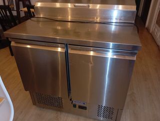 Mesa fría 2 puertas c/bandeja Cómo nueva